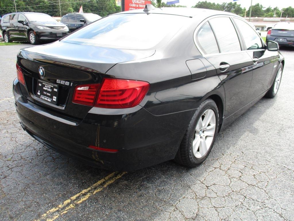 BMW 5-Series 528i 2011