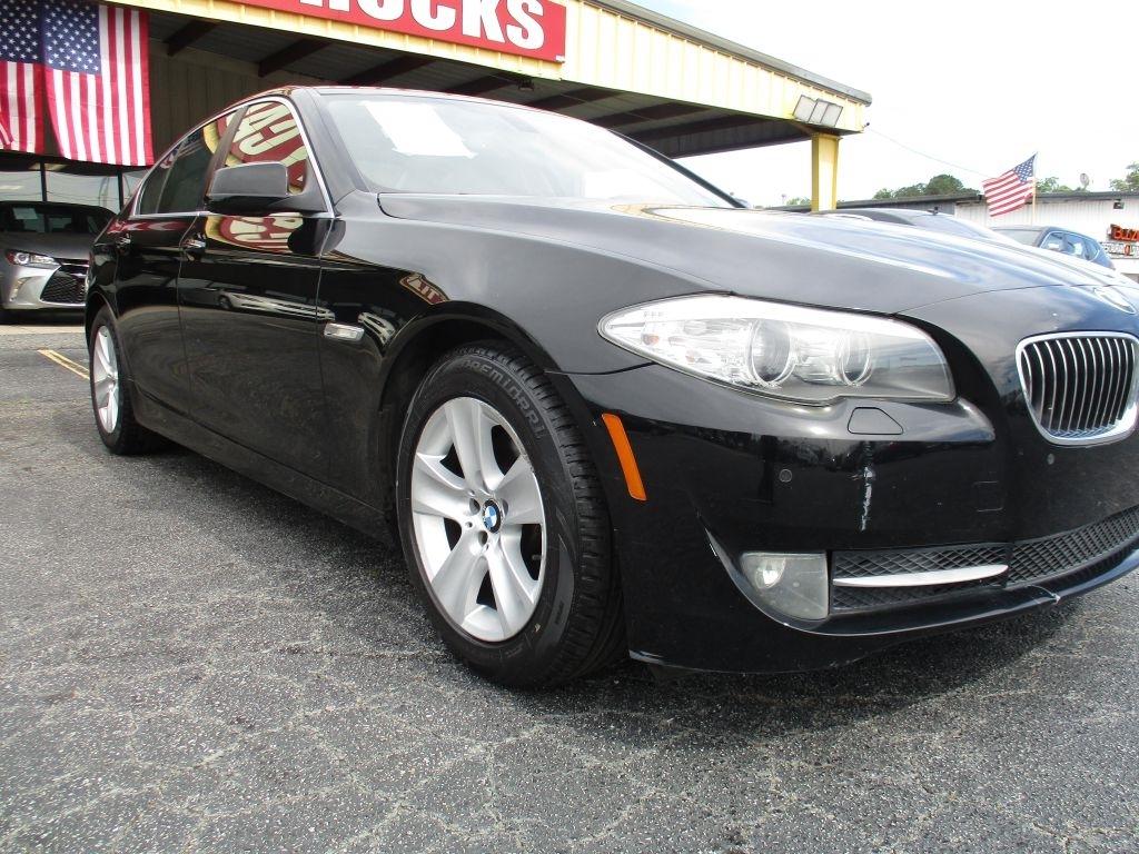 BMW 5-Series 528i 2011