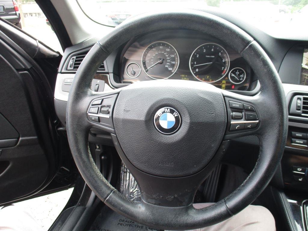 BMW 5-Series 528i 2011