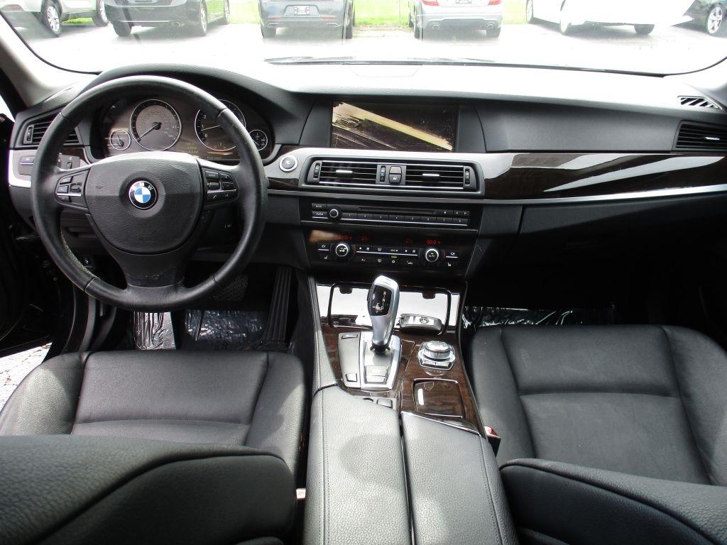 BMW 5-Series 528i 2011