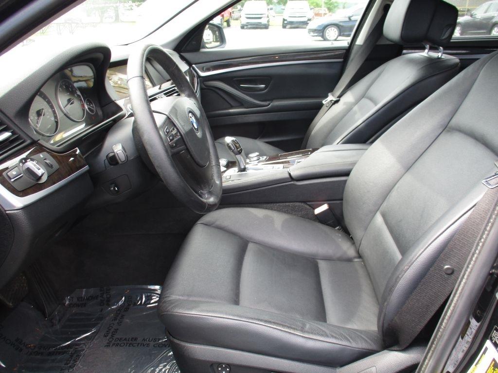 BMW 5-Series 528i 2011