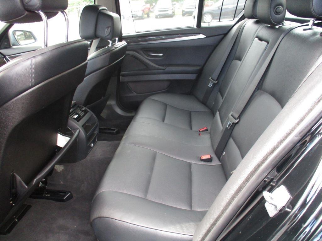 BMW 5-Series 528i 2011