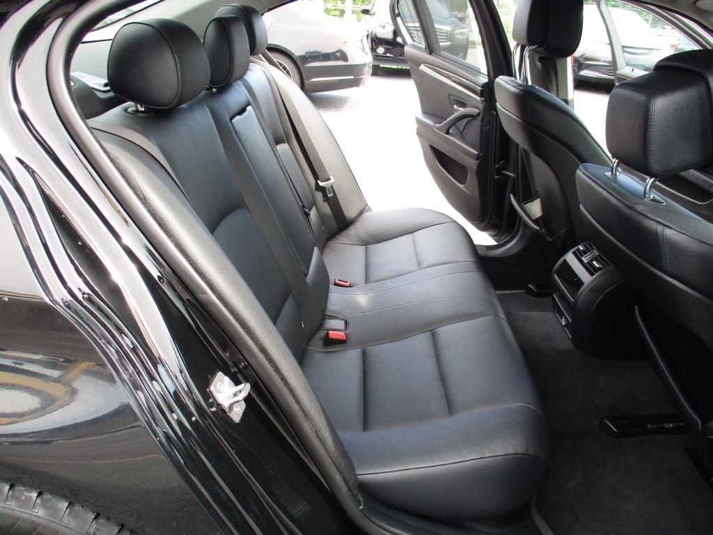 BMW 5-Series 528i 2011