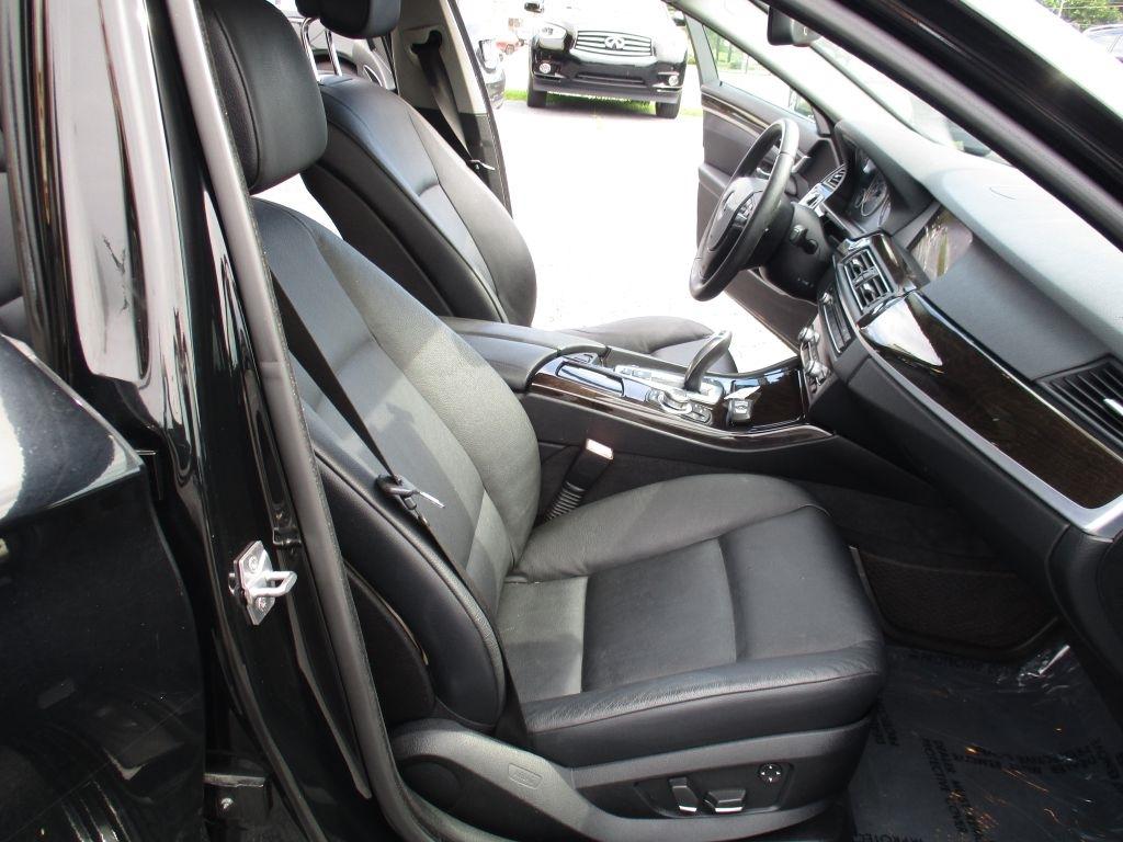 BMW 5-Series 528i 2011