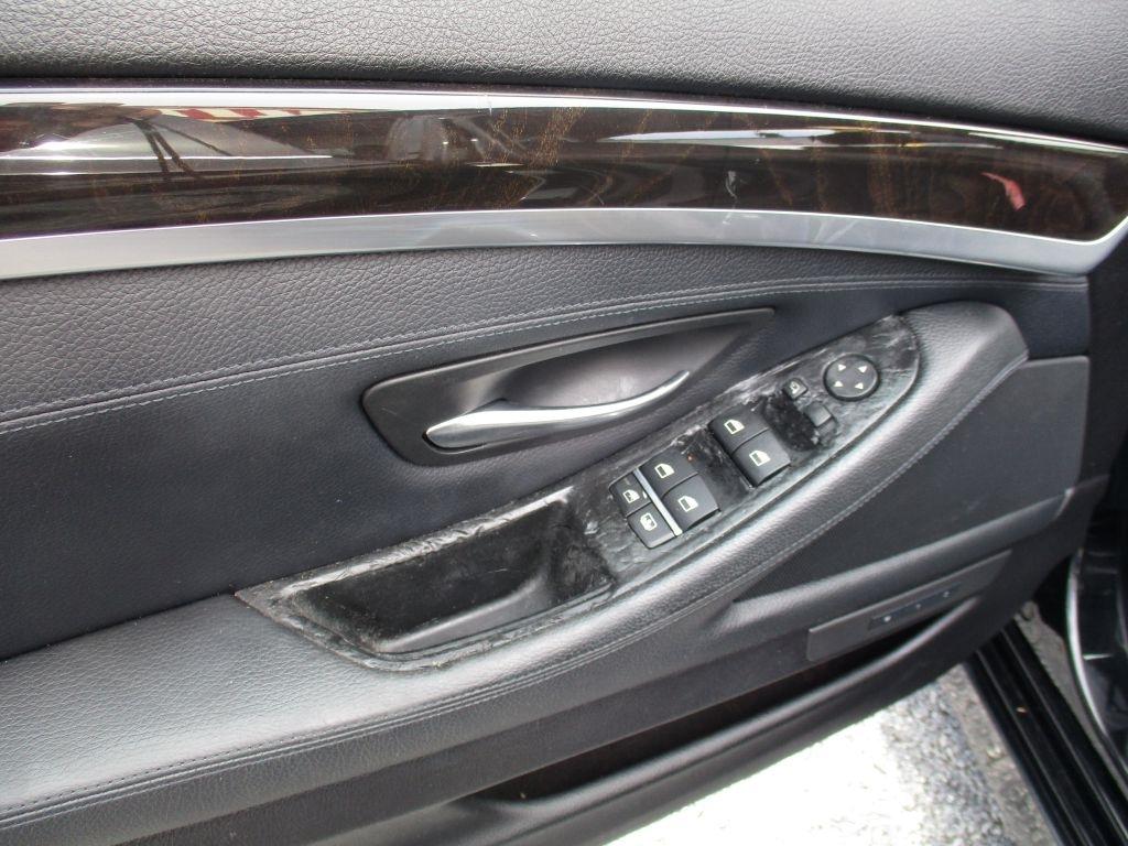 BMW 5-Series 528i 2011