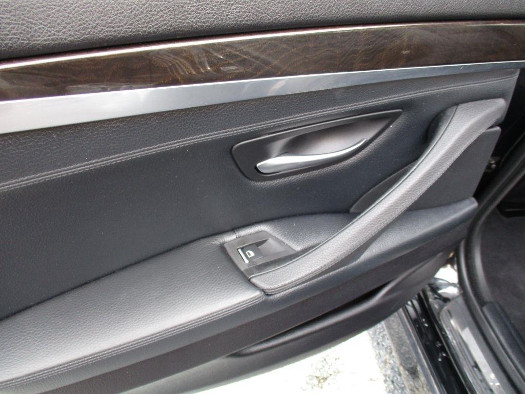 BMW 5-Series 528i 2011