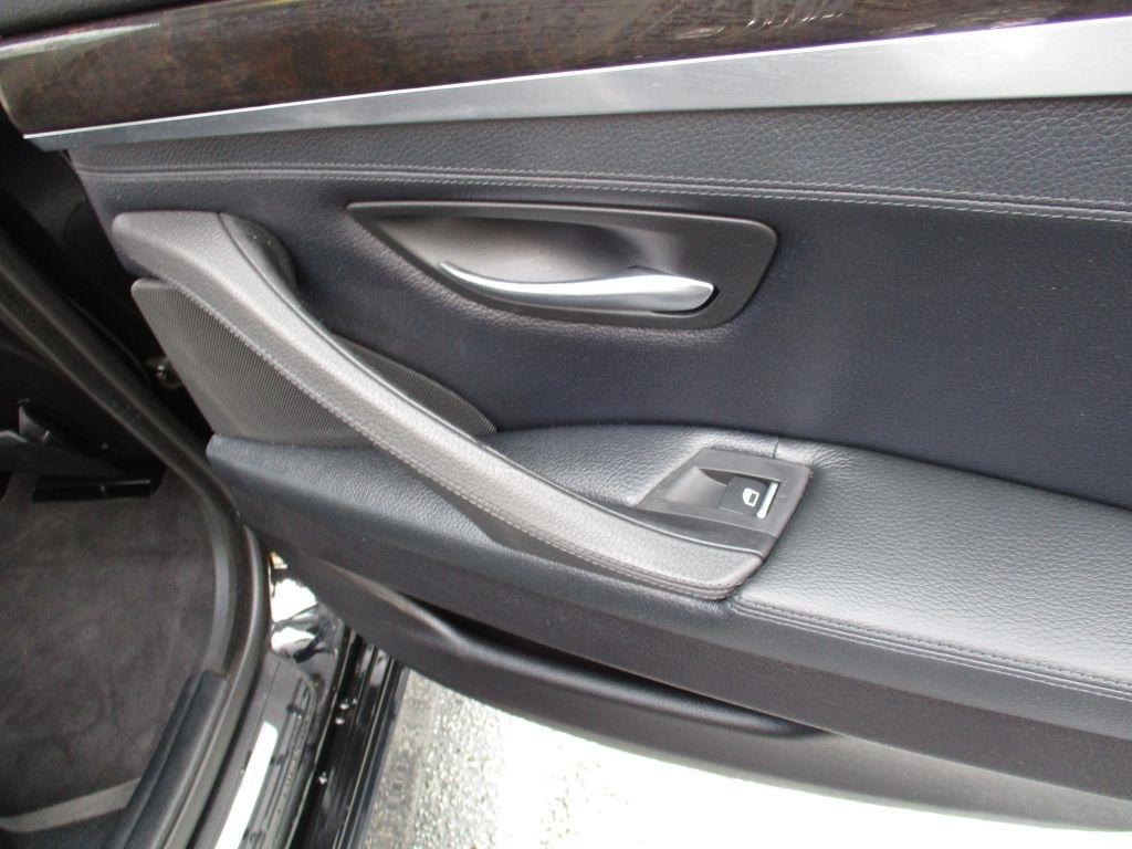 BMW 5-Series 528i 2011