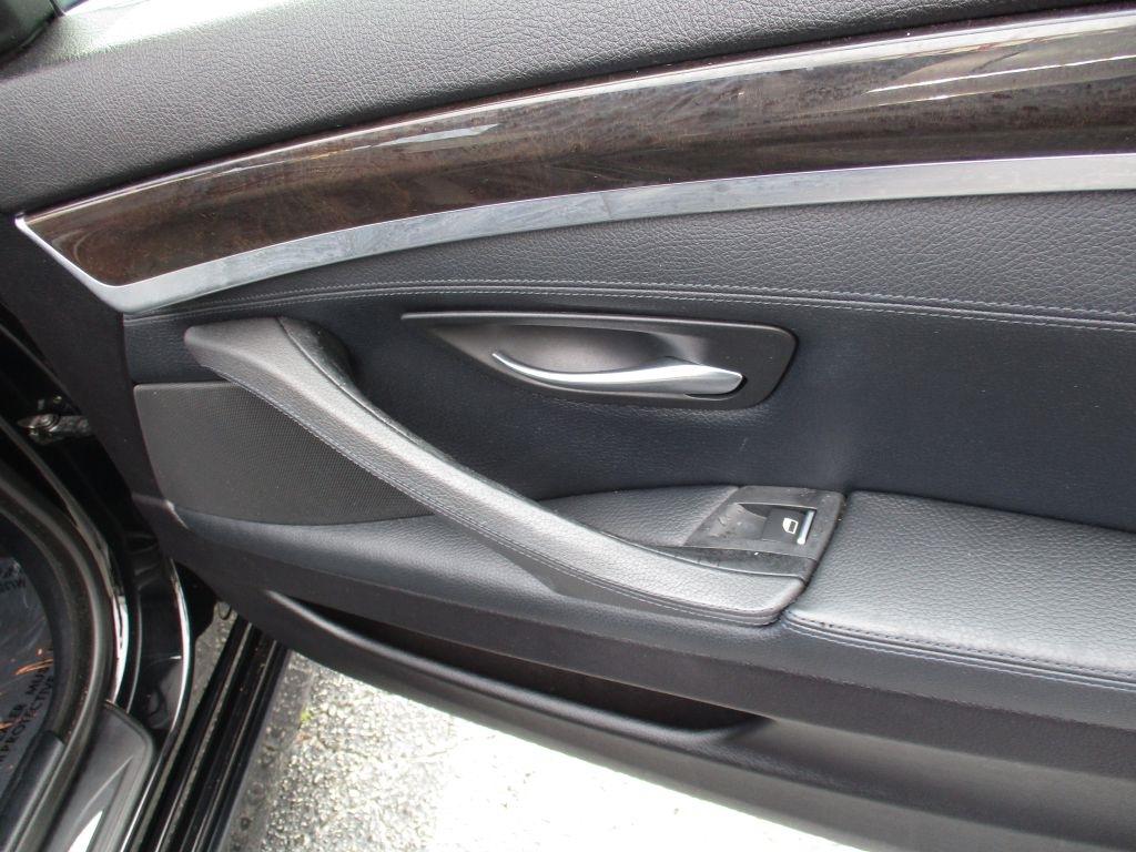BMW 5-Series 528i 2011