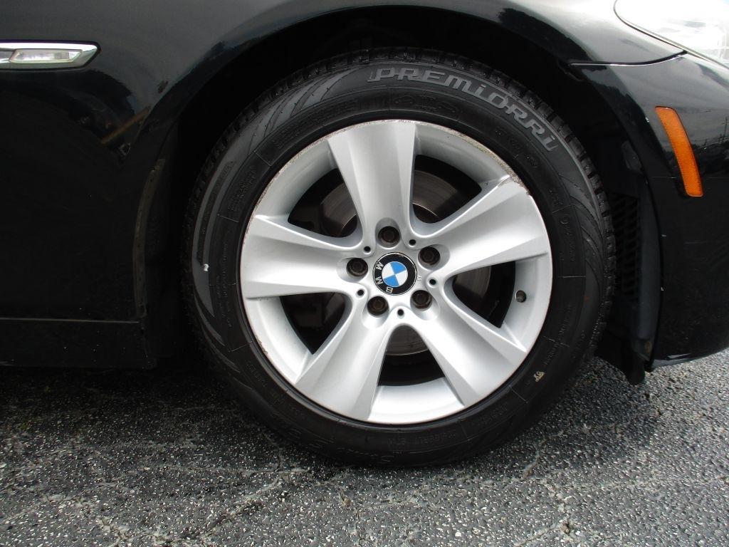BMW 5-Series 528i 2011