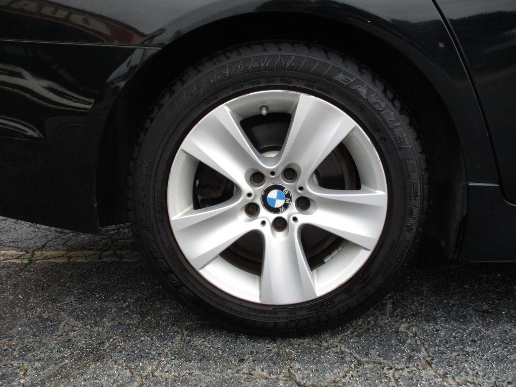 BMW 5-Series 528i 2011