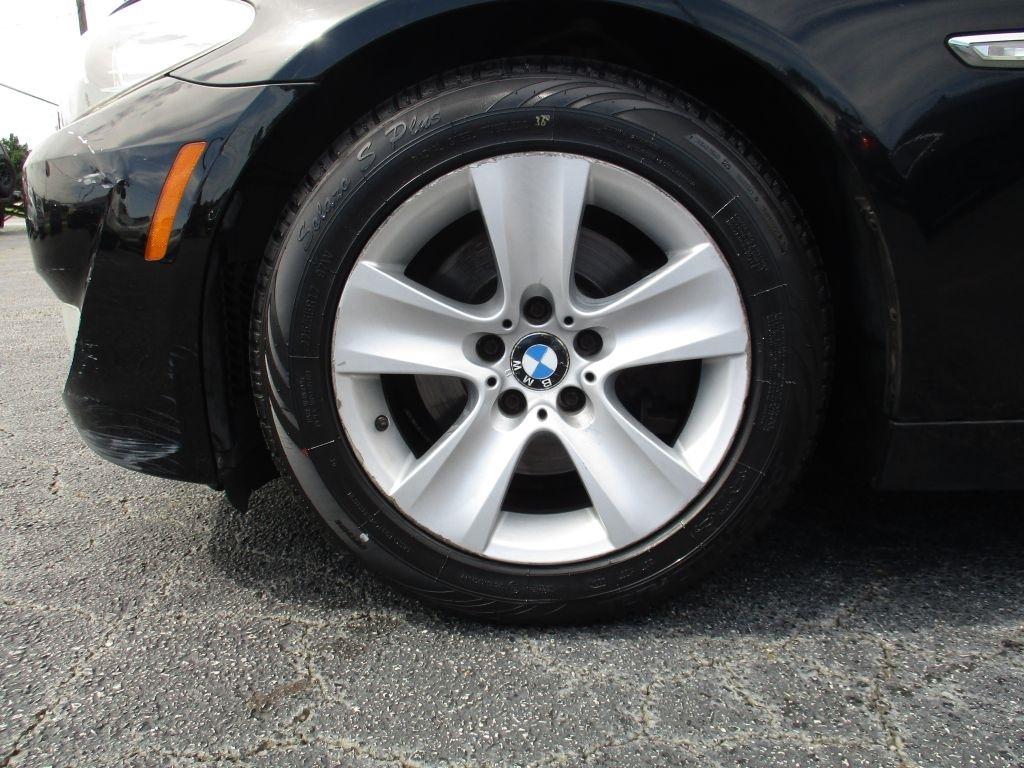 BMW 5-Series 528i 2011