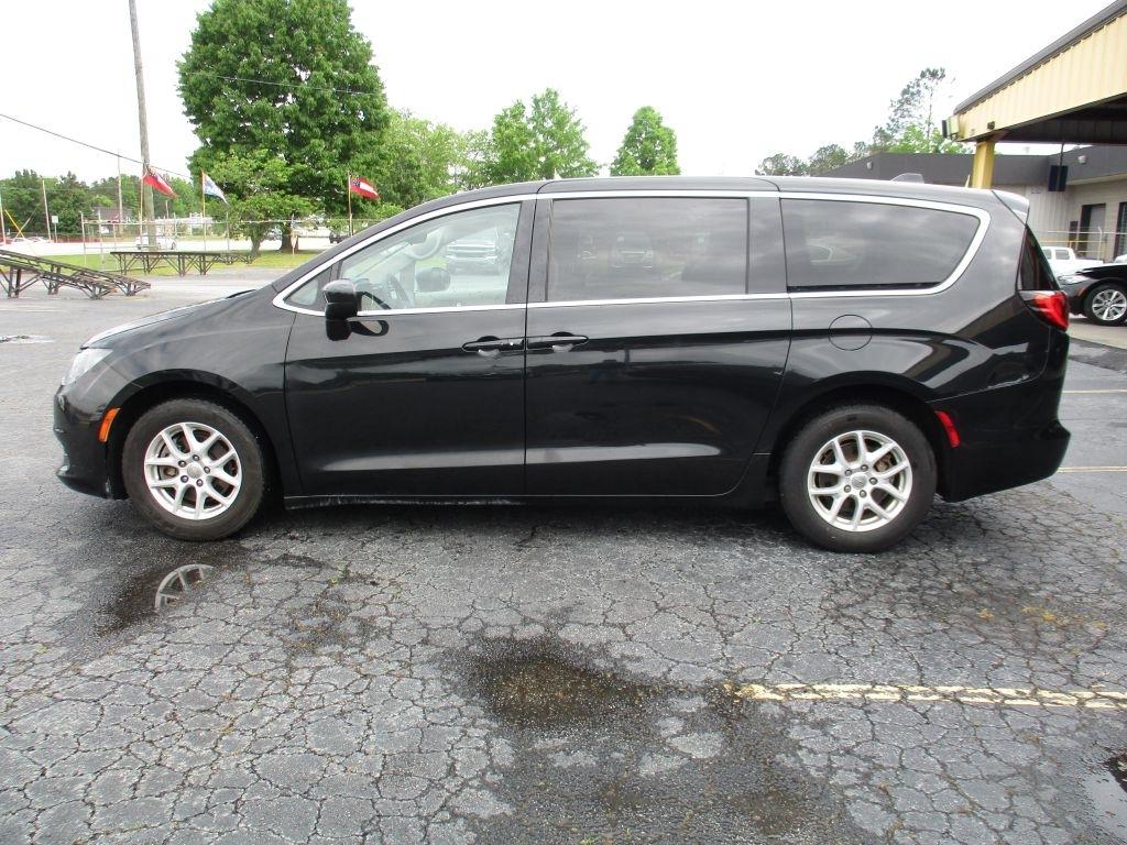 Chrysler Pacifica LX 2017