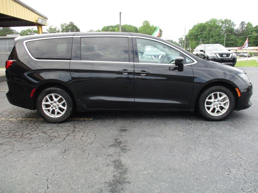 Chrysler Pacifica LX 2017