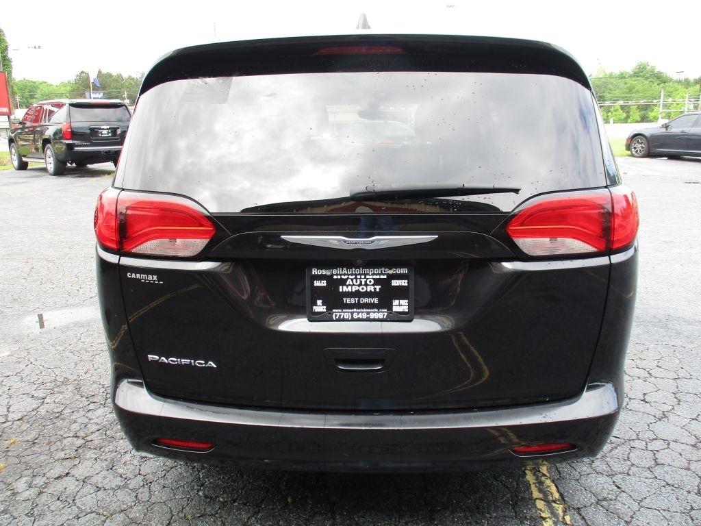 Chrysler Pacifica LX 2017
