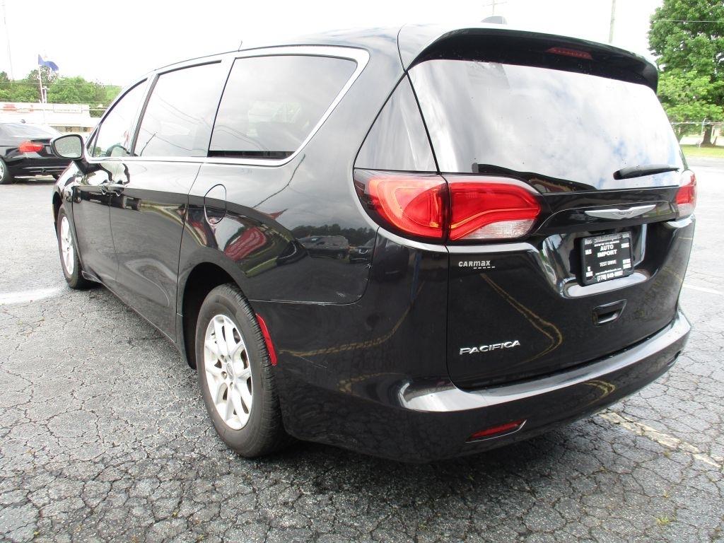 Chrysler Pacifica LX 2017