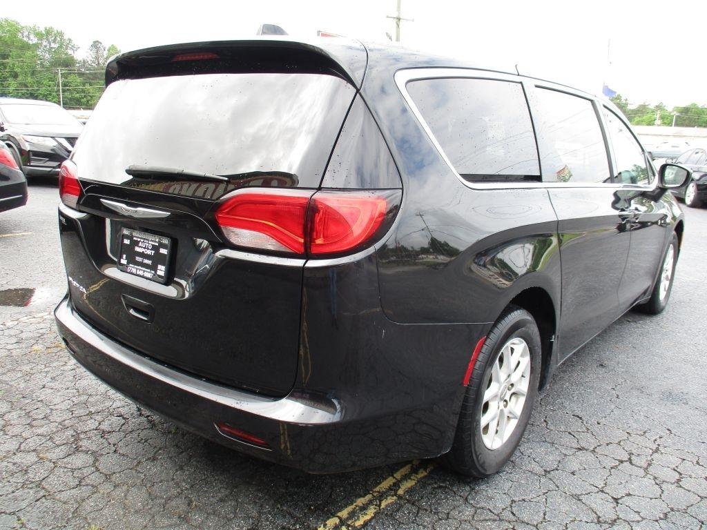 Chrysler Pacifica LX 2017
