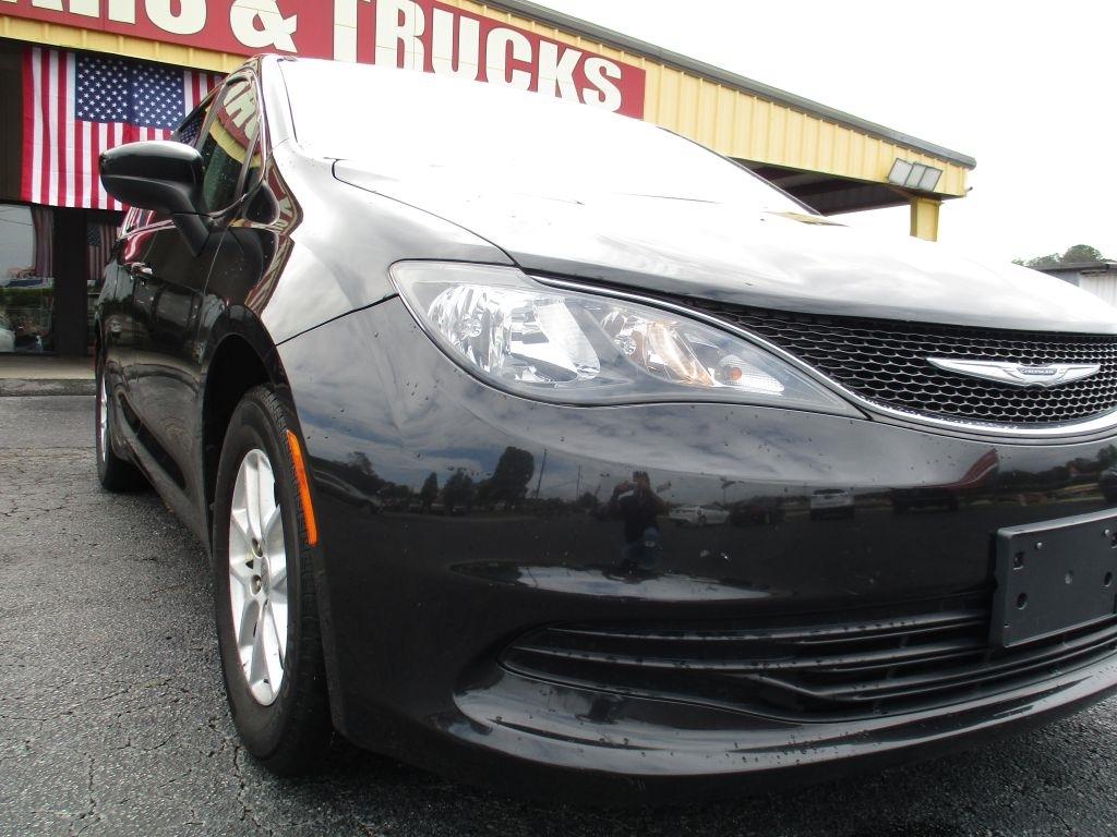 Chrysler Pacifica LX 2017