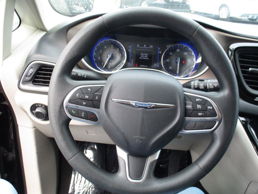 Chrysler Pacifica LX 2017