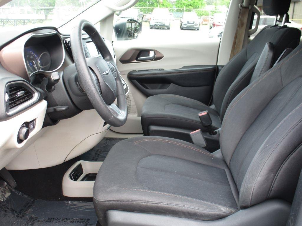Chrysler Pacifica LX 2017