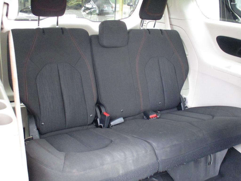Chrysler Pacifica LX 2017