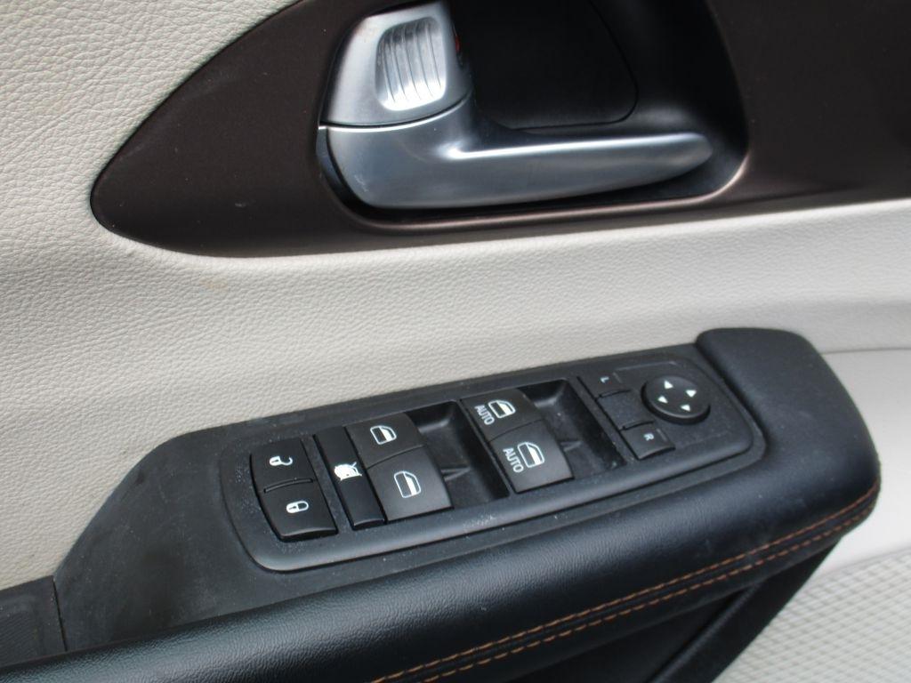 Chrysler Pacifica LX 2017