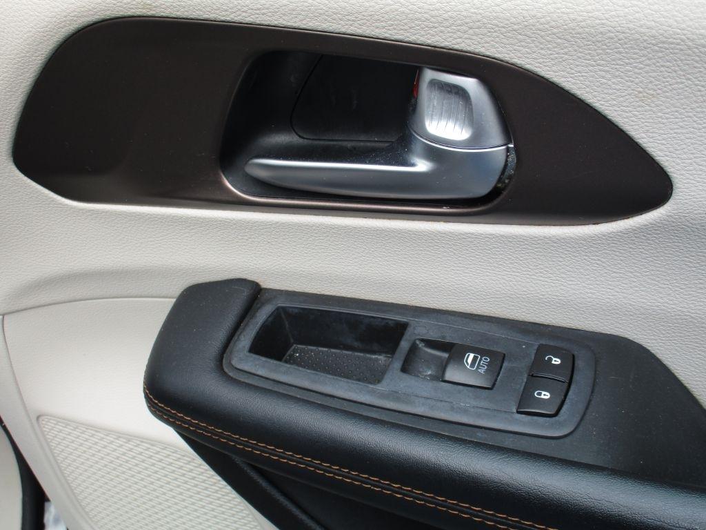 Chrysler Pacifica LX 2017