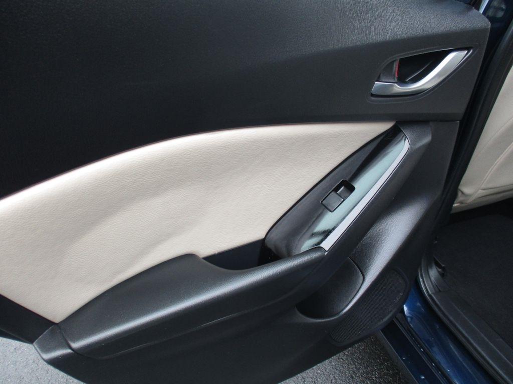 Mazda MAZDA3 i Sport AT 4-Door 2018