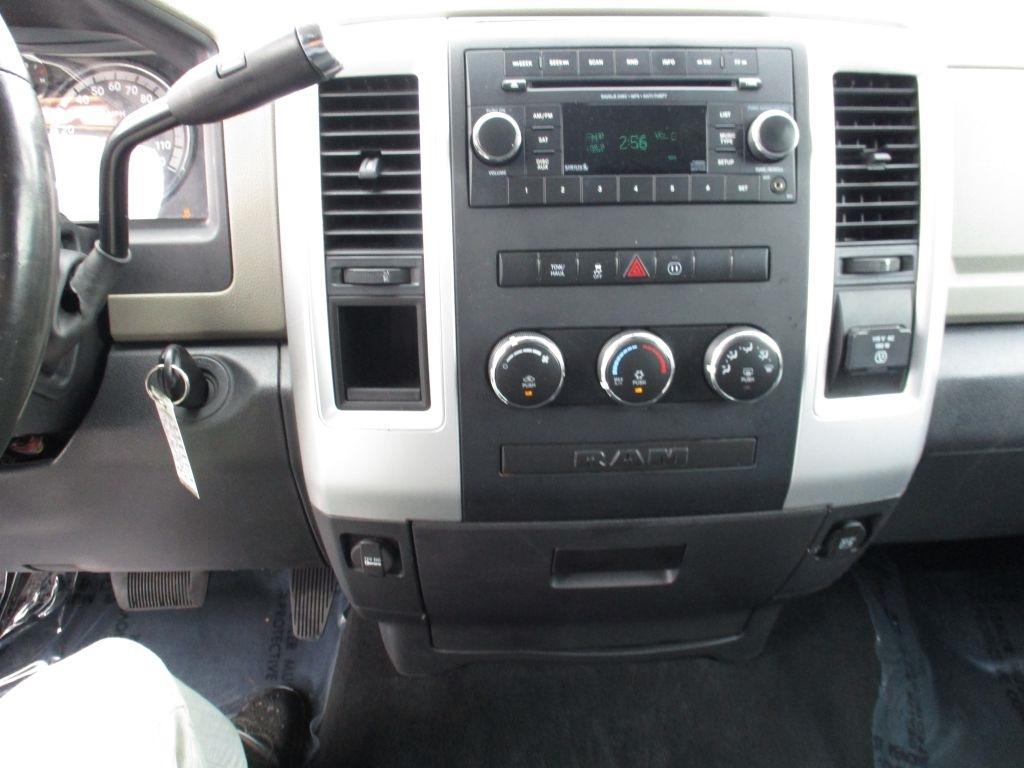 Dodge 1500 SLT Crew Cab 2WD 2012