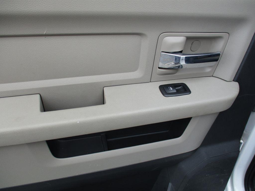 Dodge 1500 SLT Crew Cab 2WD 2012