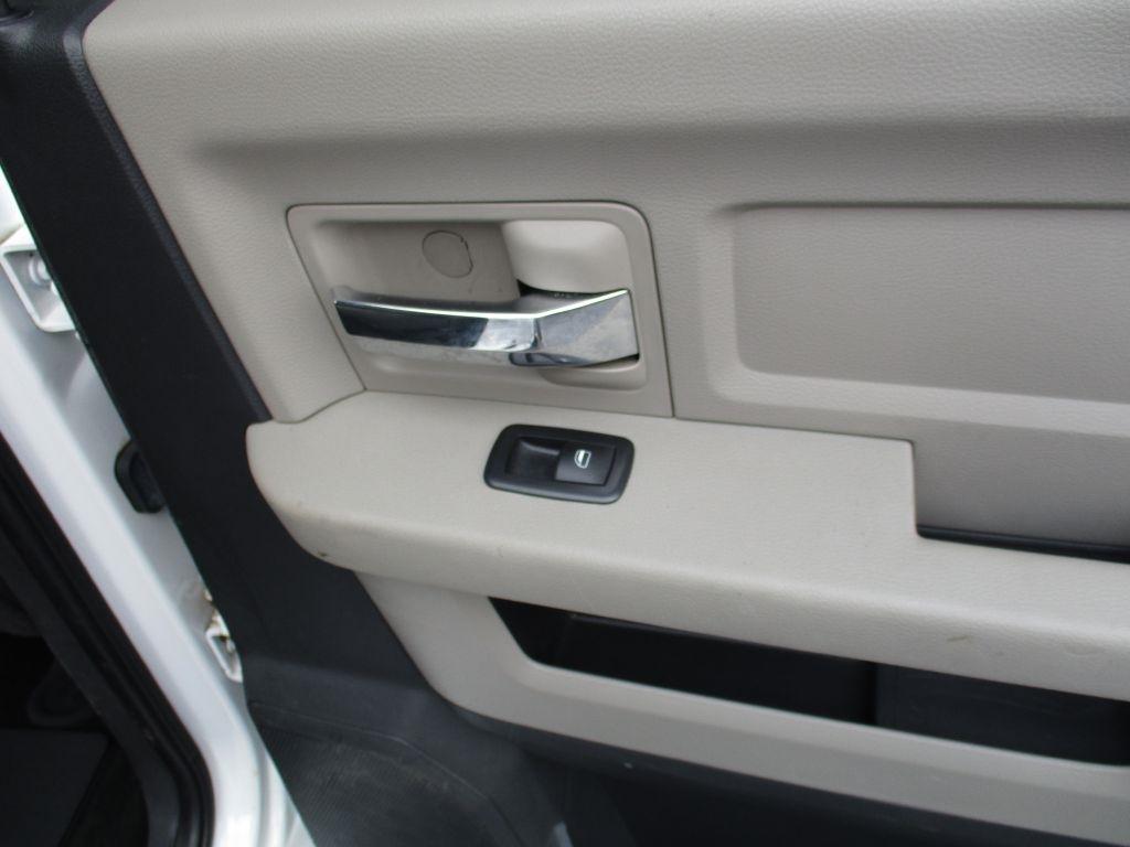 Dodge 1500 SLT Crew Cab 2WD 2012