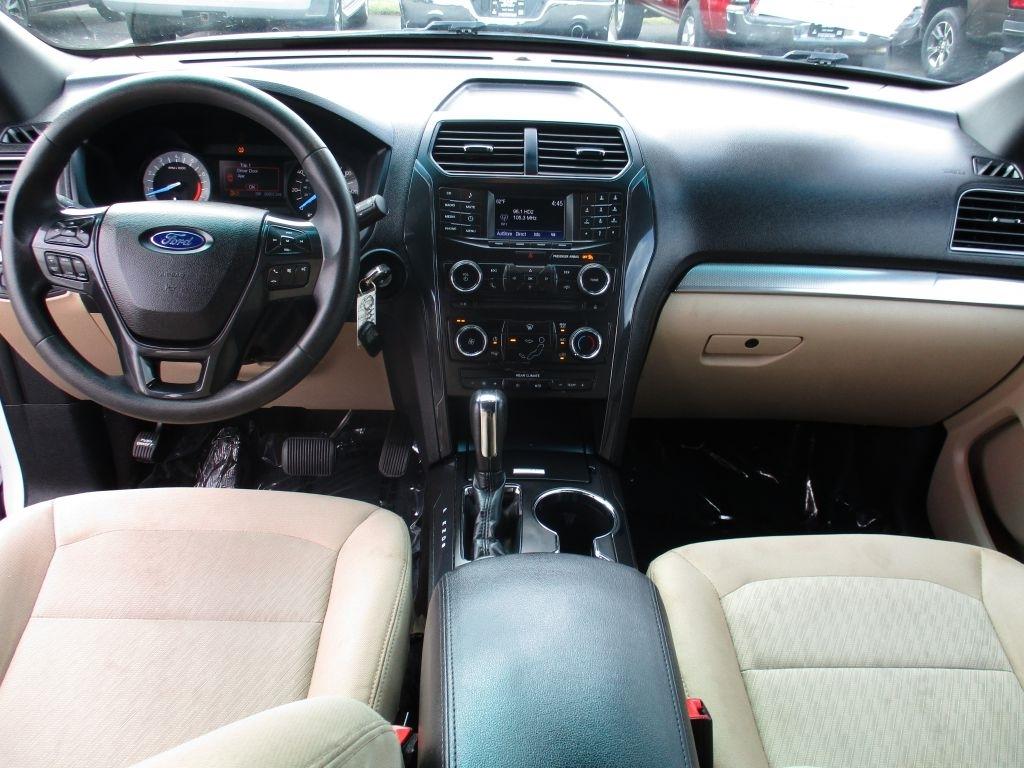 Ford Explorer Base 4WD 2016