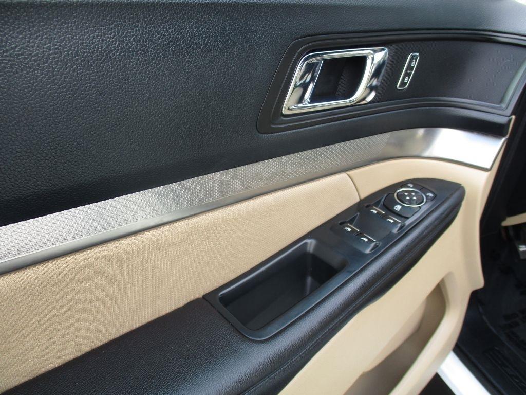 Ford Explorer Base 4WD 2016