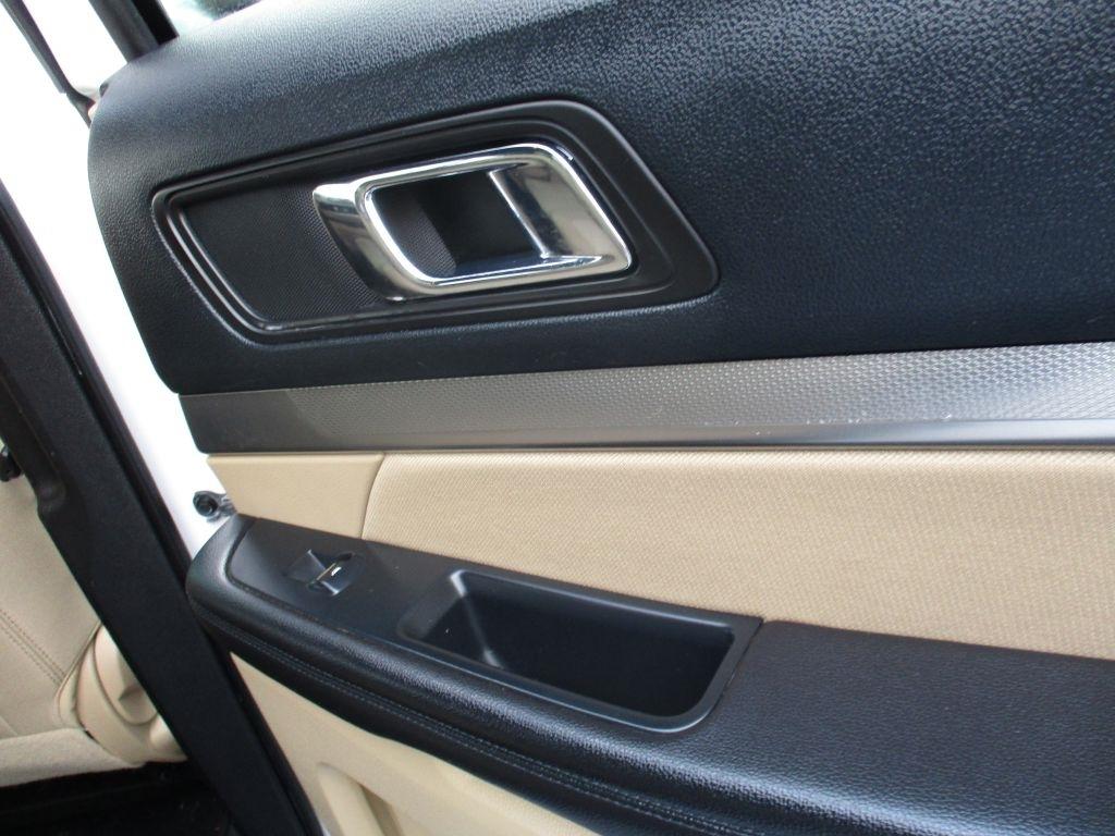 Ford Explorer Base 4WD 2016