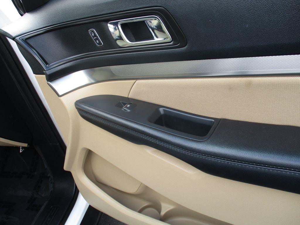 Ford Explorer Base 4WD 2016