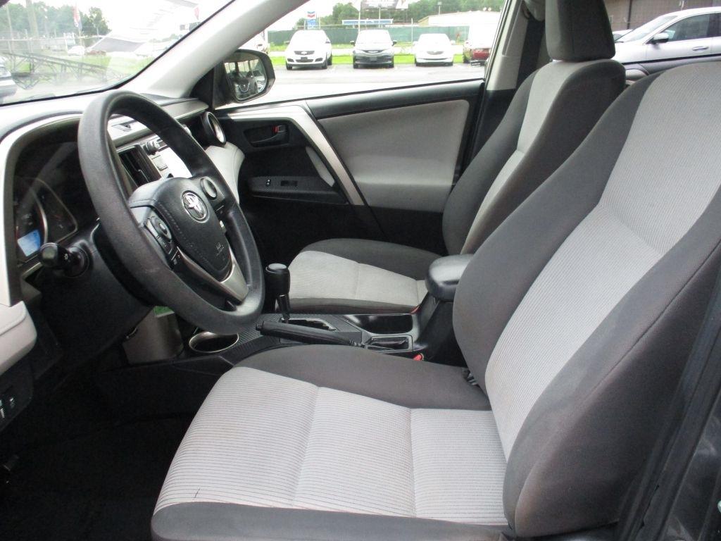 Toyota RAV4 LE FWD 2015