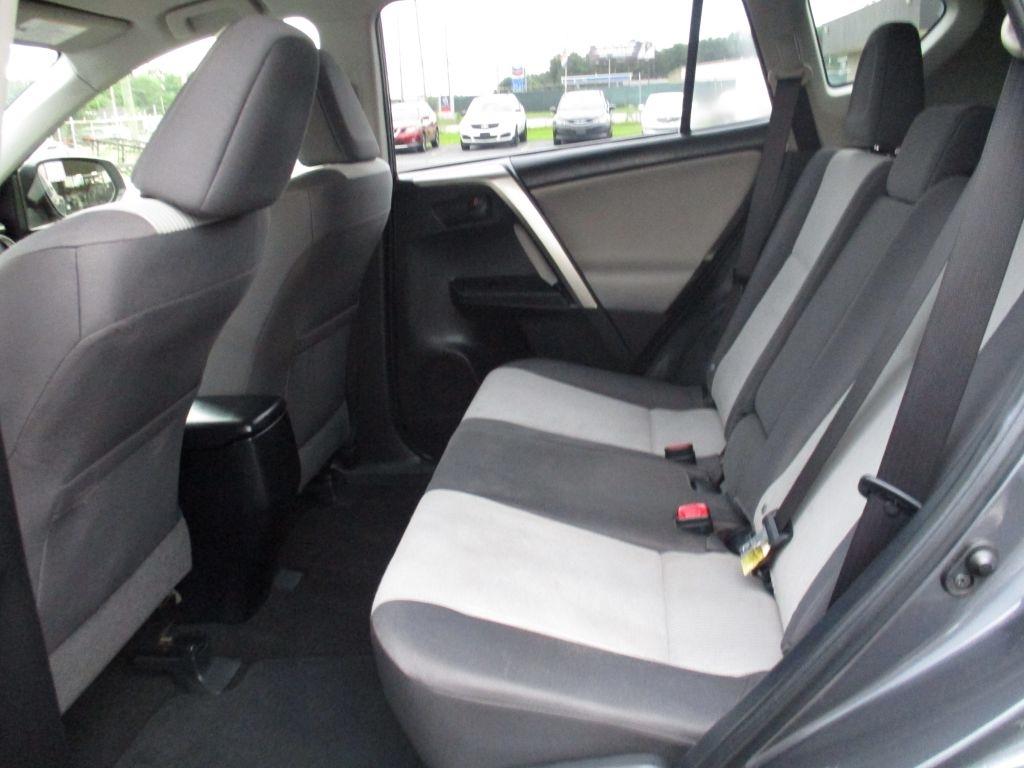 Toyota RAV4 LE FWD 2015