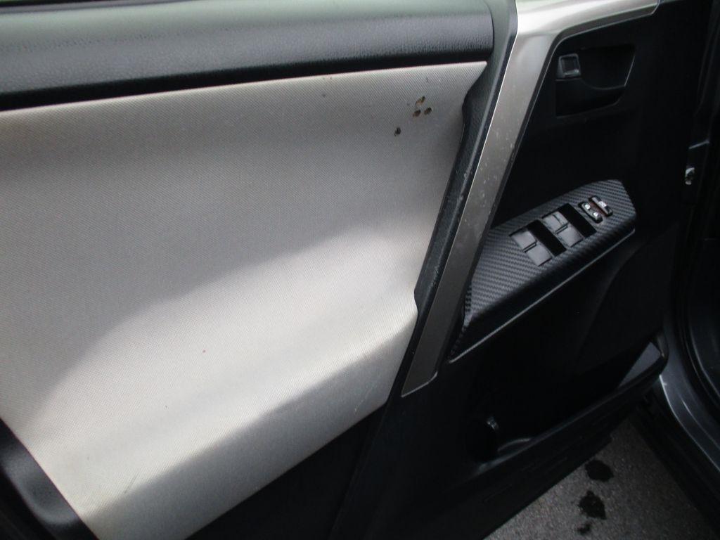 Toyota RAV4 LE FWD 2015
