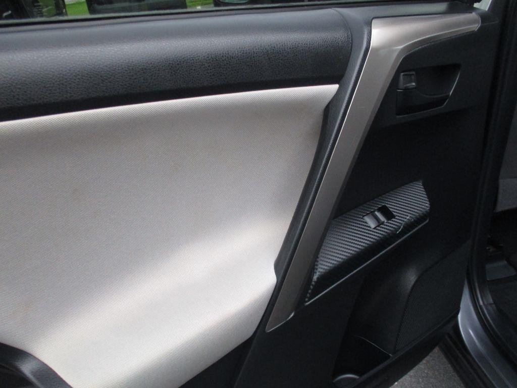 Toyota RAV4 LE FWD 2015