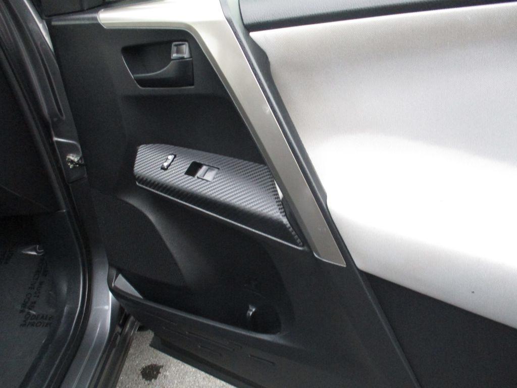 Toyota RAV4 LE FWD 2015
