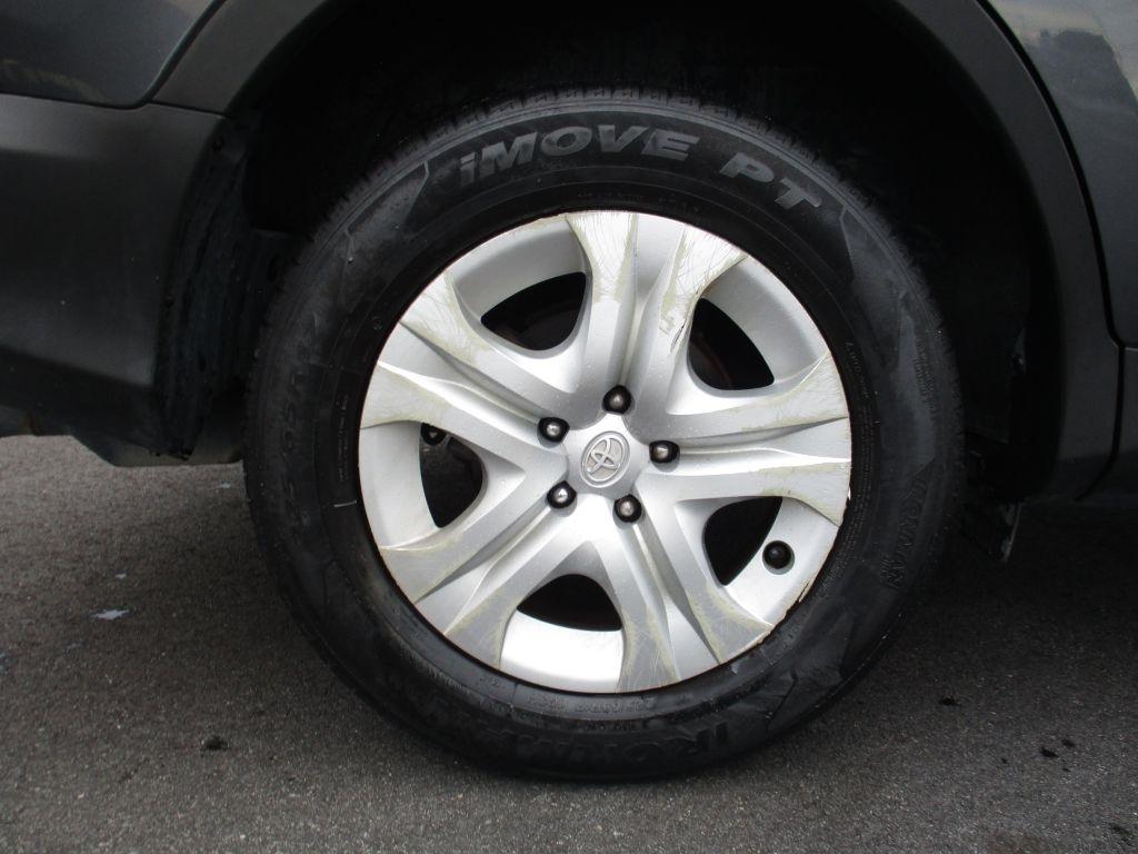 Toyota RAV4 LE FWD 2015