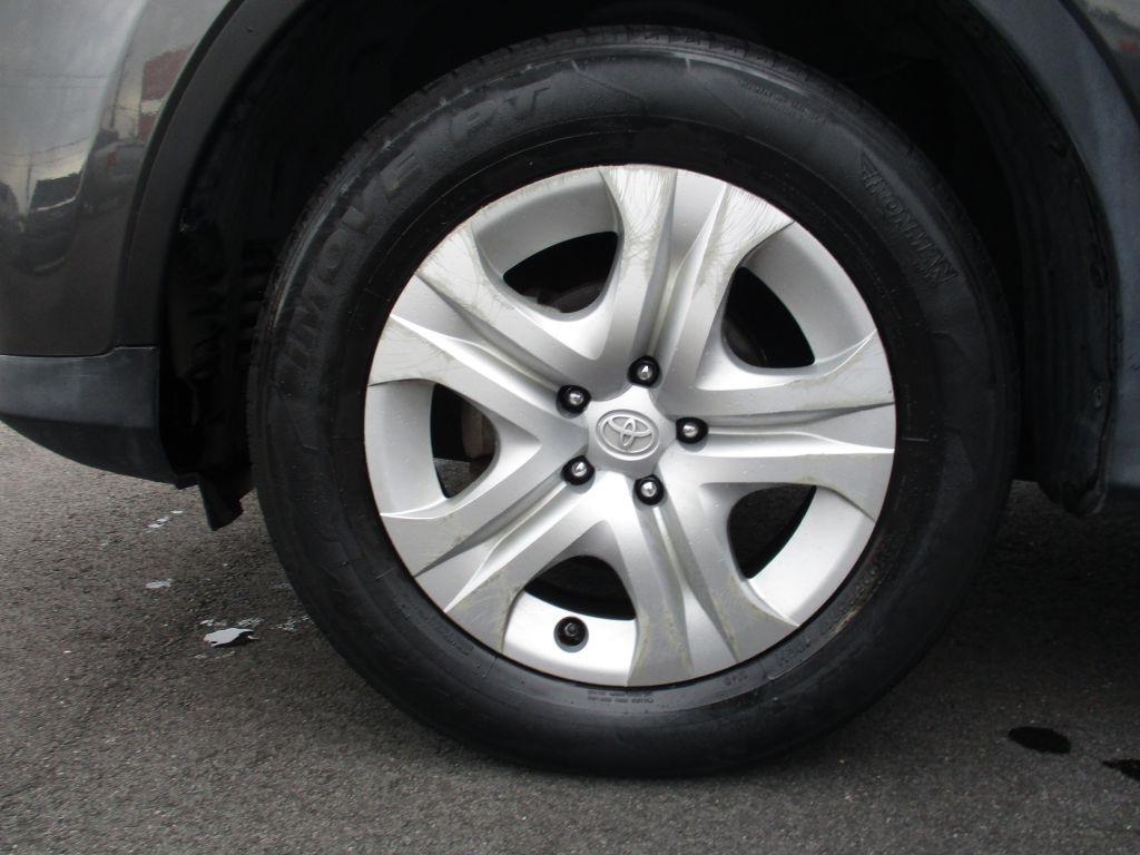 Toyota RAV4 LE FWD 2015