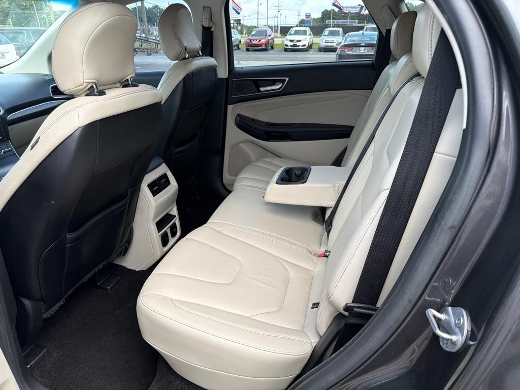 Ford Edge photo 9