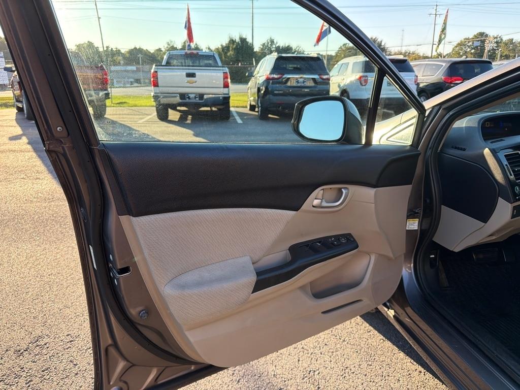 Honda Civic LX Sedan 5-Speed AT 2013