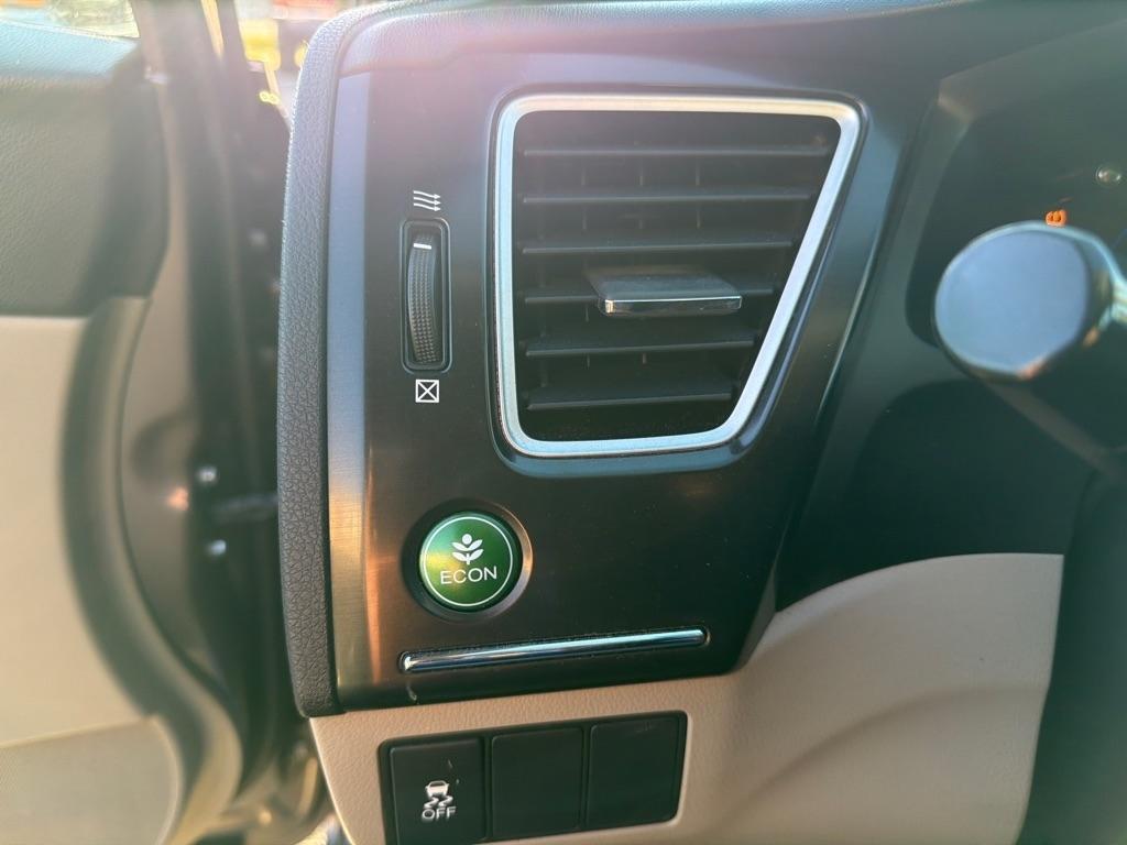 Honda Civic LX Sedan 5-Speed AT 2013
