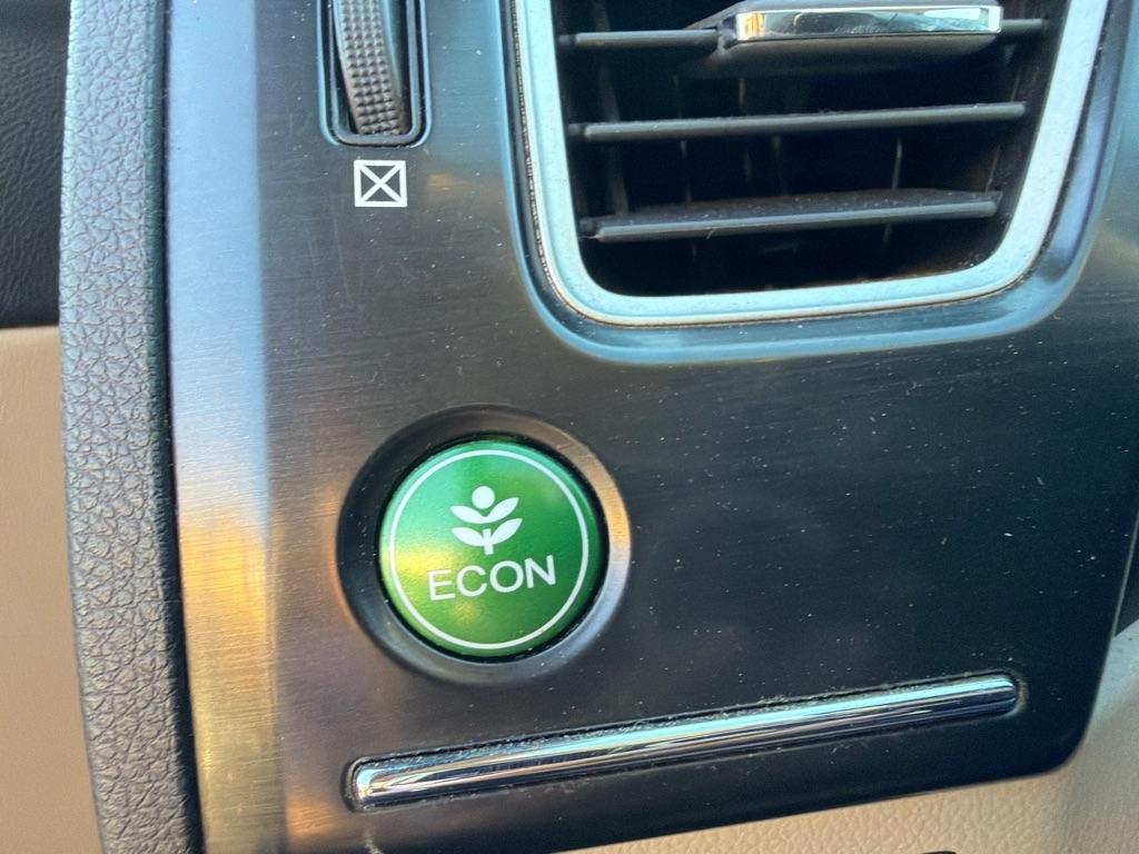 Honda Civic LX Sedan 5-Speed AT 2013