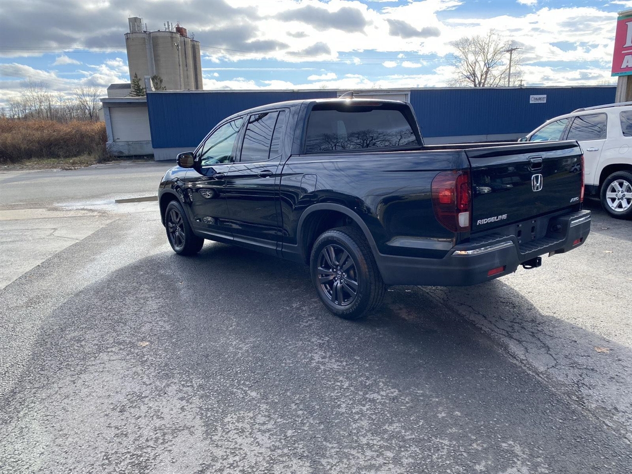 2019 Honda Ridgeline Sport photo 2