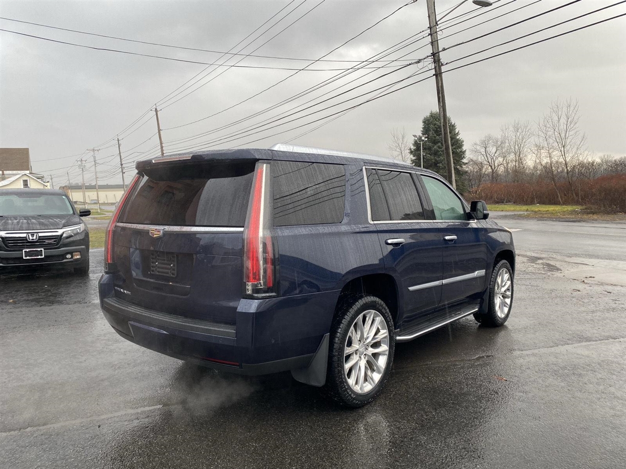 2020 Cadillac Escalade Luxury photo 3