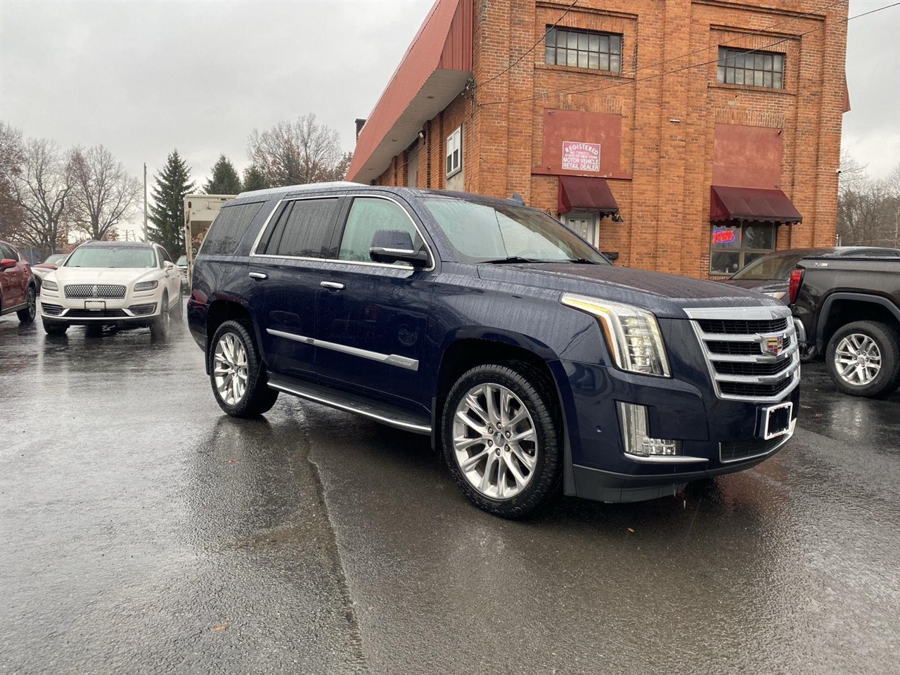 2020 Cadillac Escalade Luxury photo 4