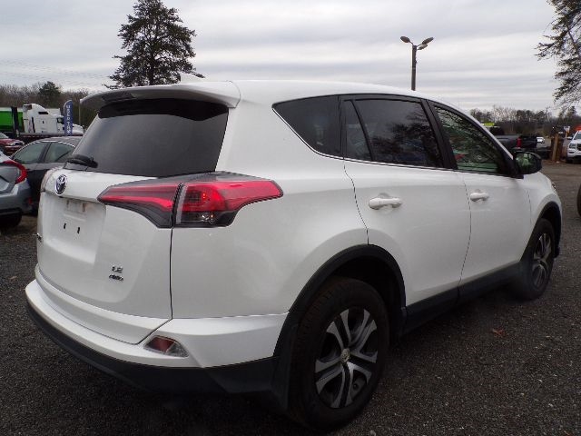 Toyota RAV4 LE AWD (Natl) 2018