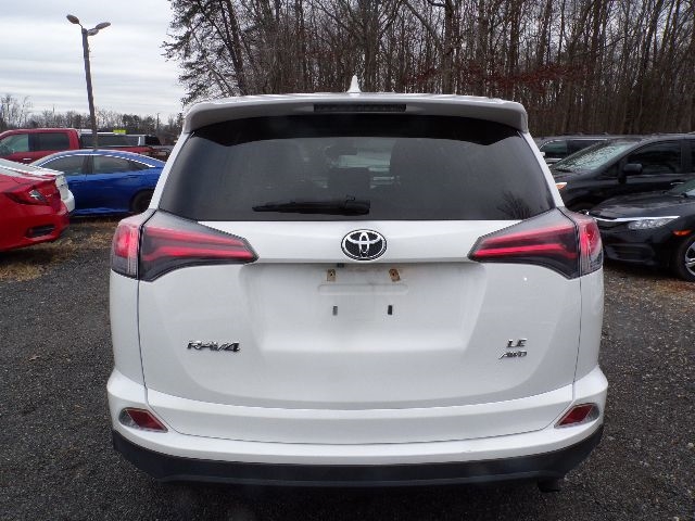 Toyota RAV4 LE AWD (Natl) 2018